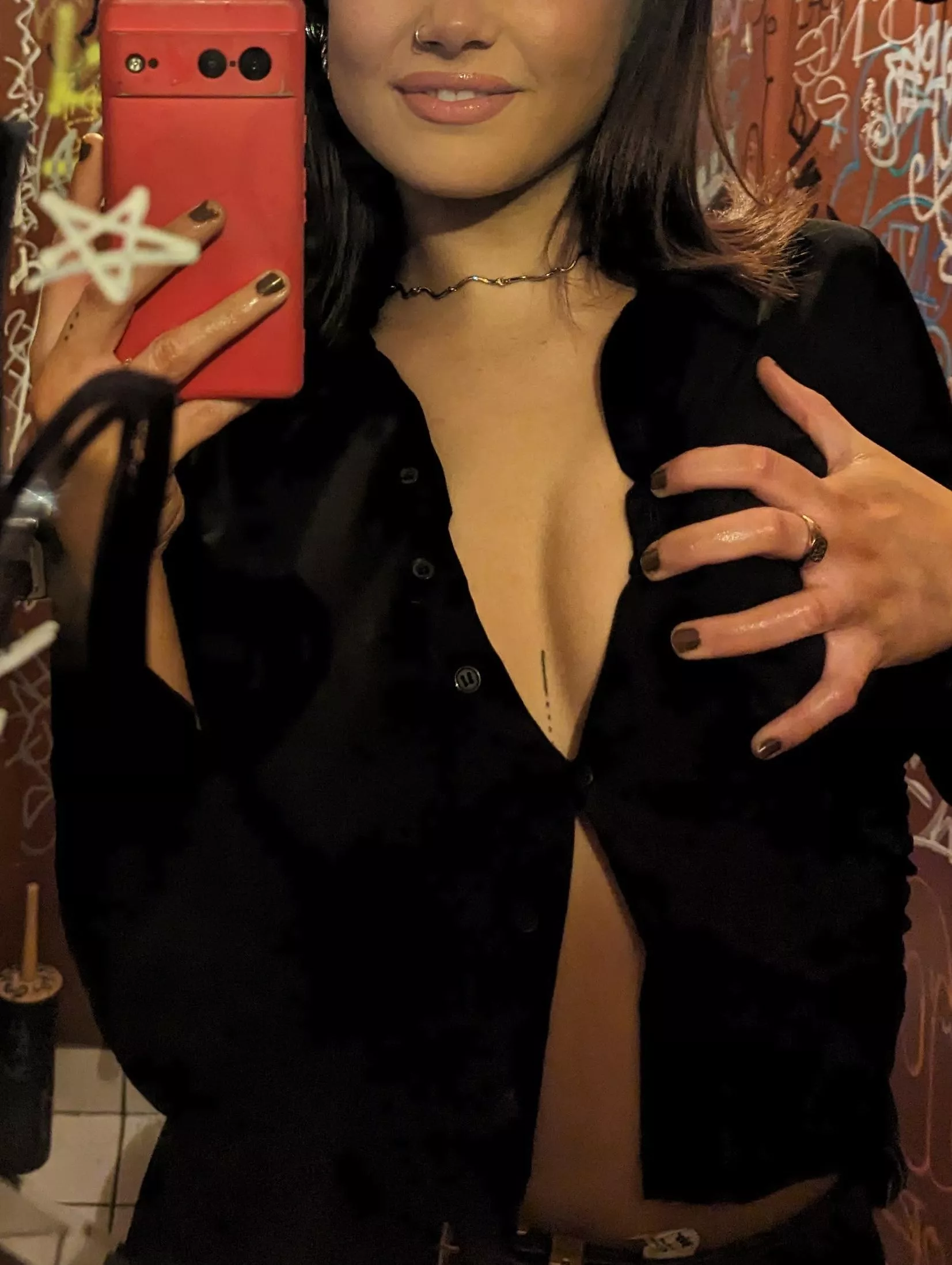 Just a little (f)eel for the cameras 🥰 posted by Professional_Air1653