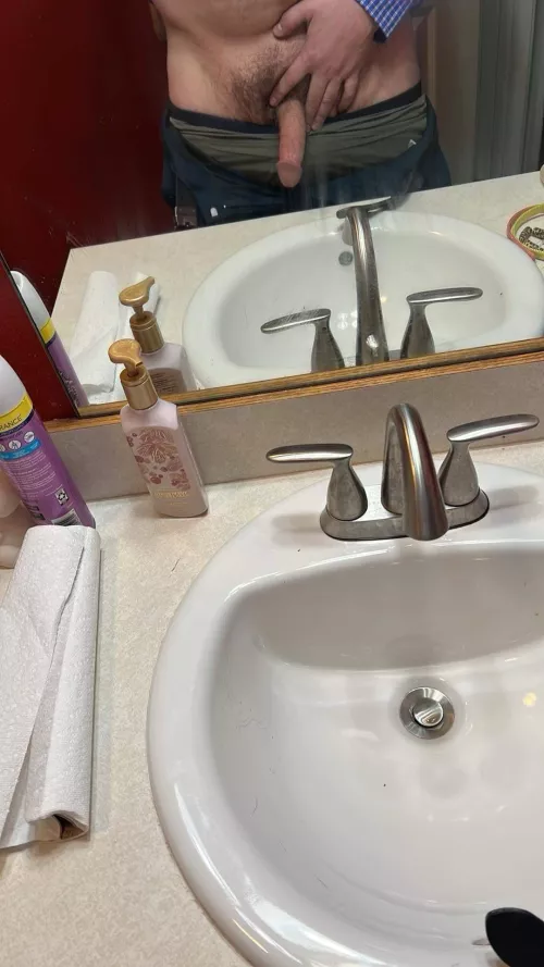 Looking for late night fun by Snoo_42796