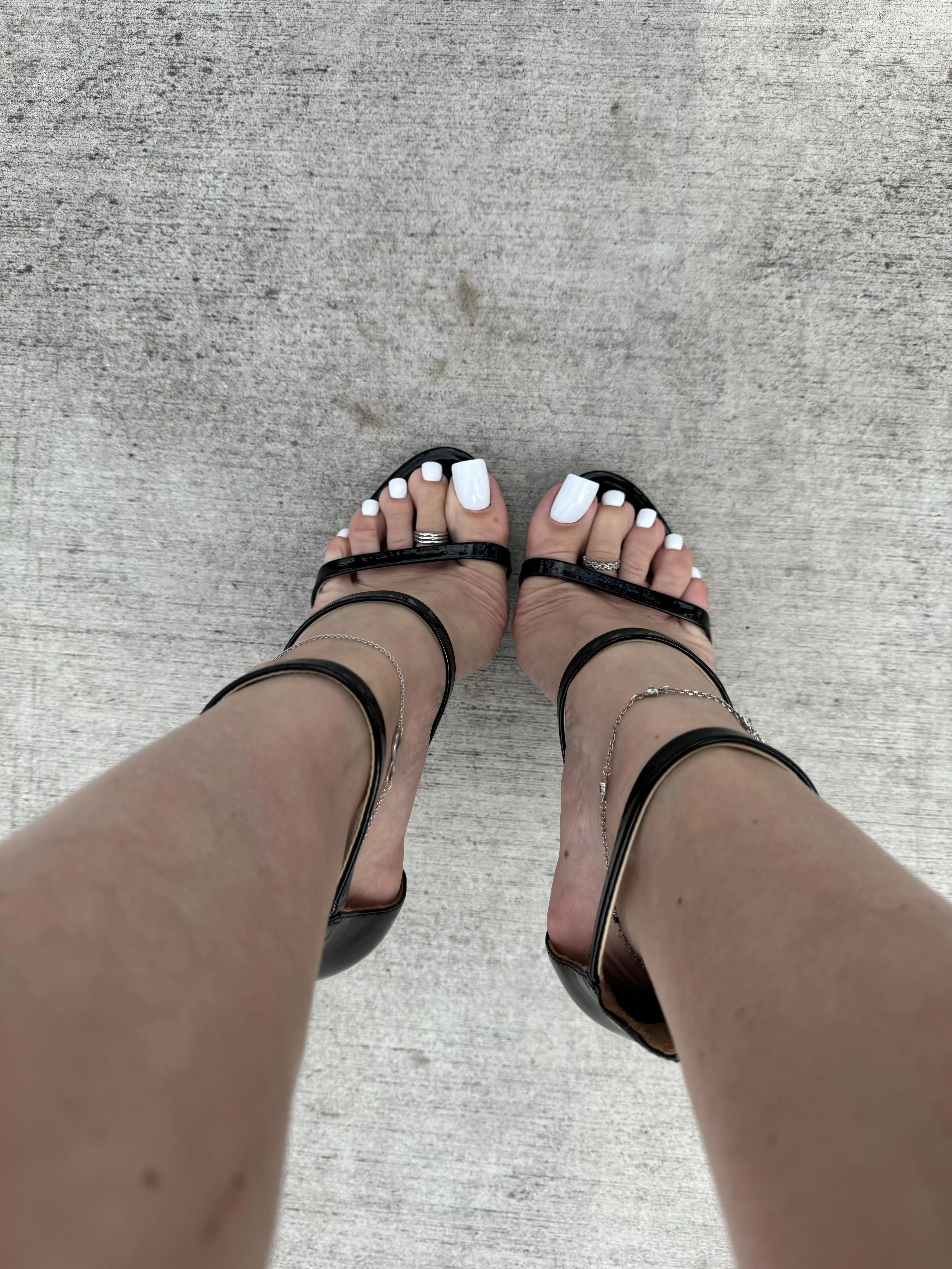 Love my white toes 🤍 posted by missheels07