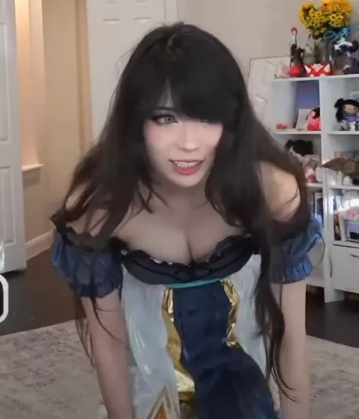 making of recent gwen cosplay posted by sowakamiao