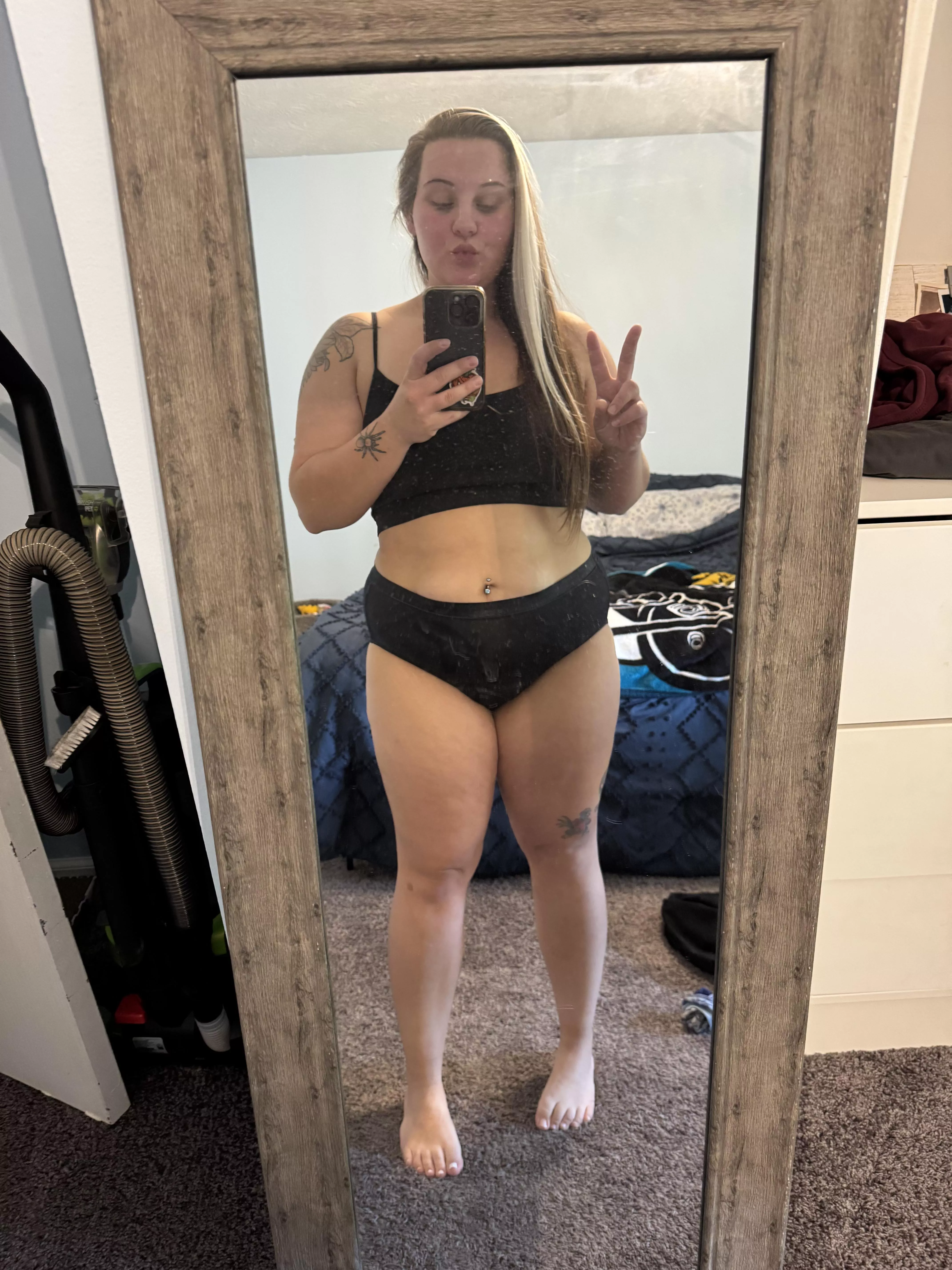 Midwest Mom/ OnlyFans ;) posted by shinypeachh