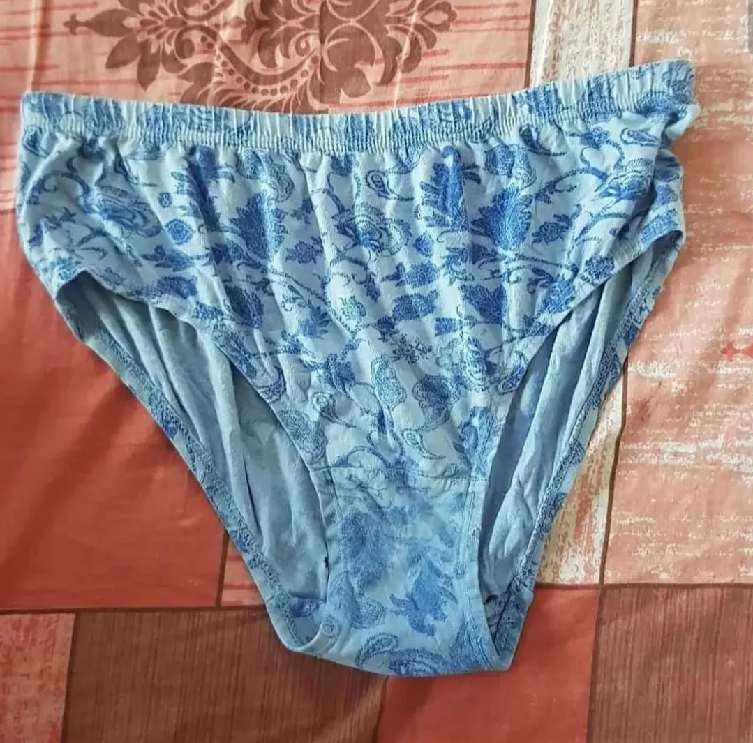 Mom panties  posted by krrahul8764