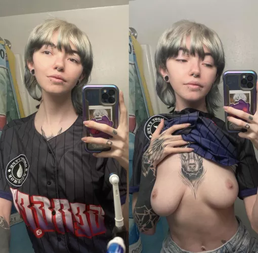 No one at the gym knows what I hide all day  by ERASEDWeeaboo