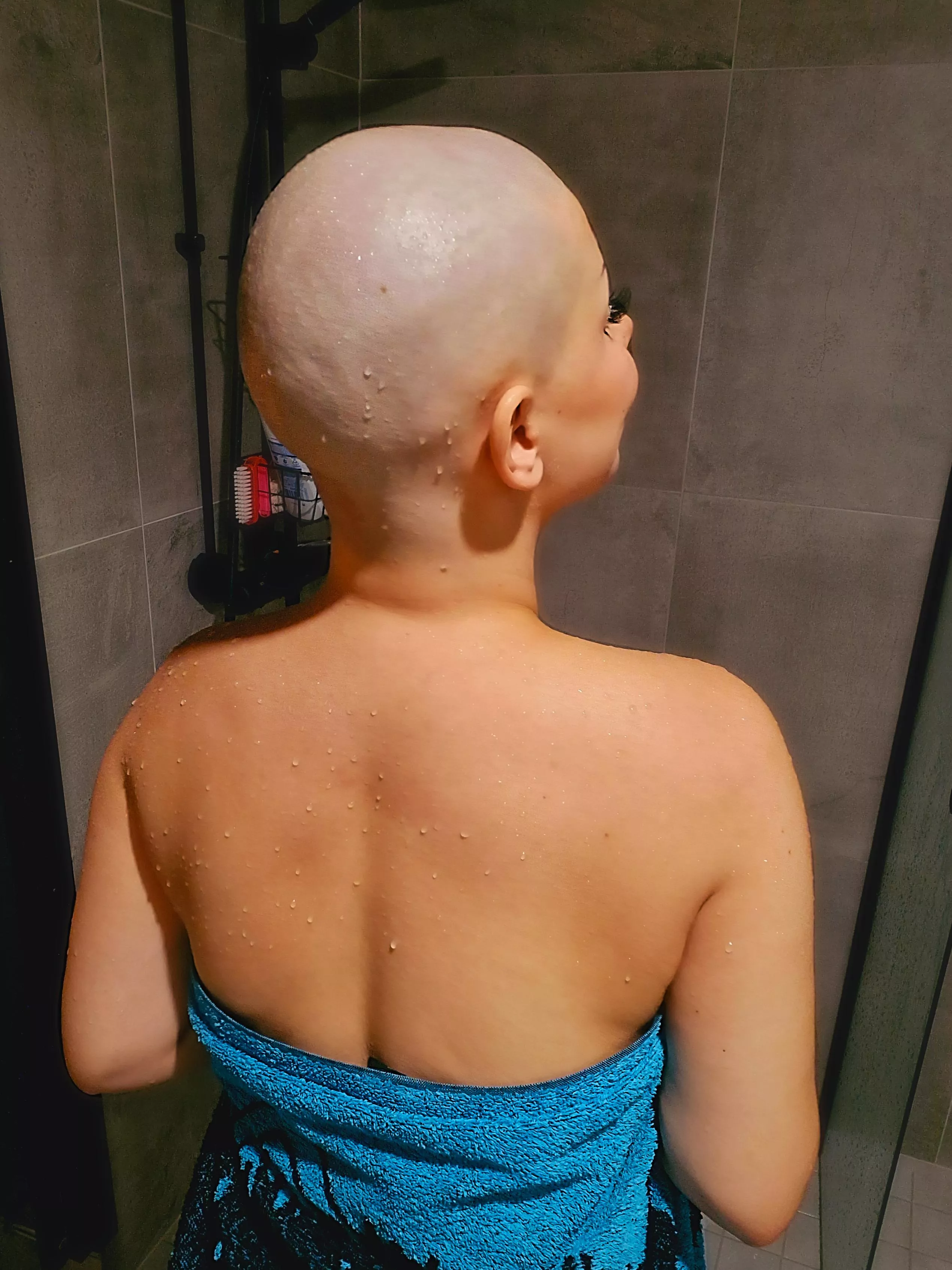 Nyla is back to bald! 🧑🏼‍🦲💁‍♀️  posted by NylaRenOfficial