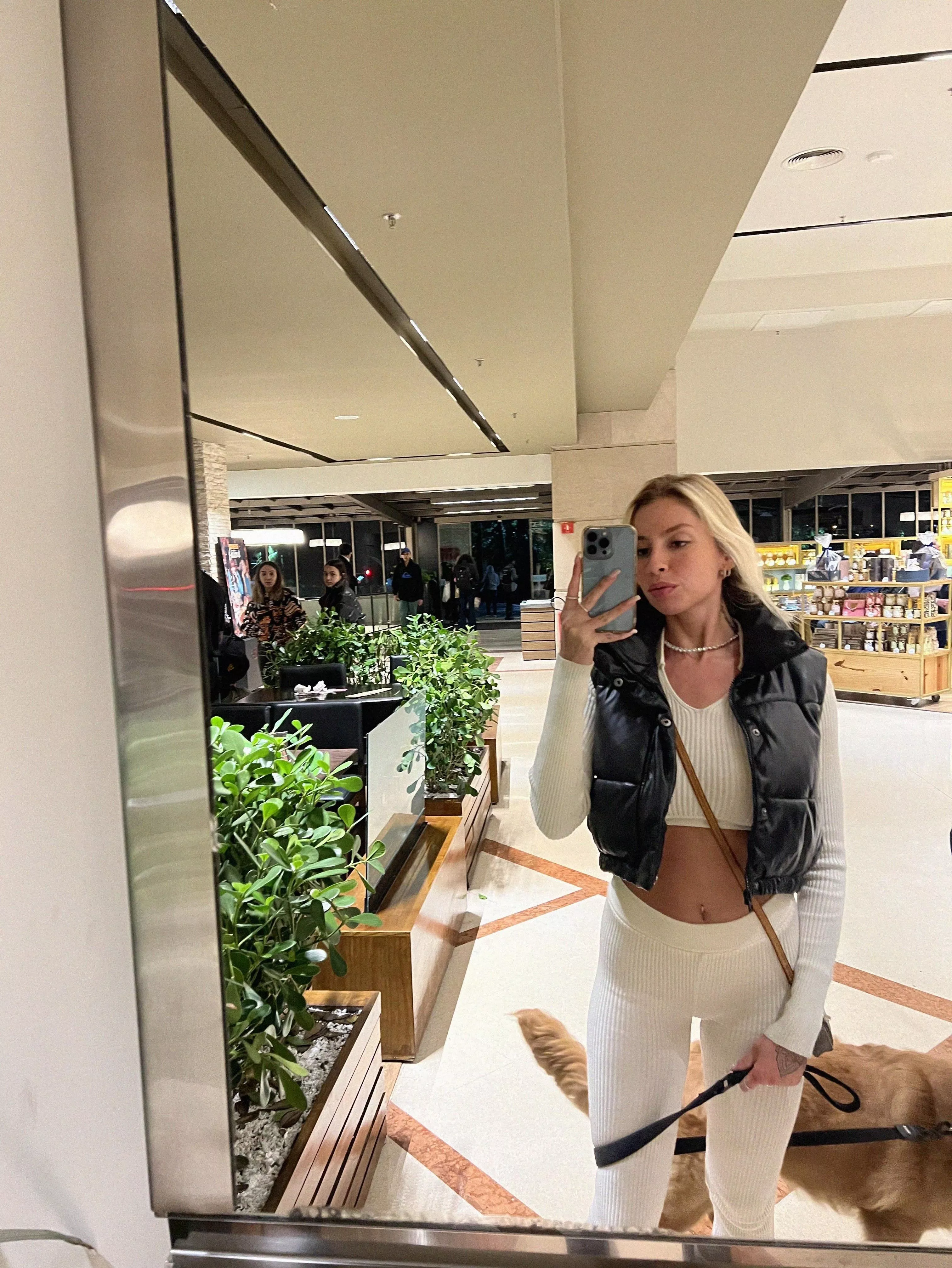 Out for some funn, wanna hangout?  posted by Lashesbootyshort