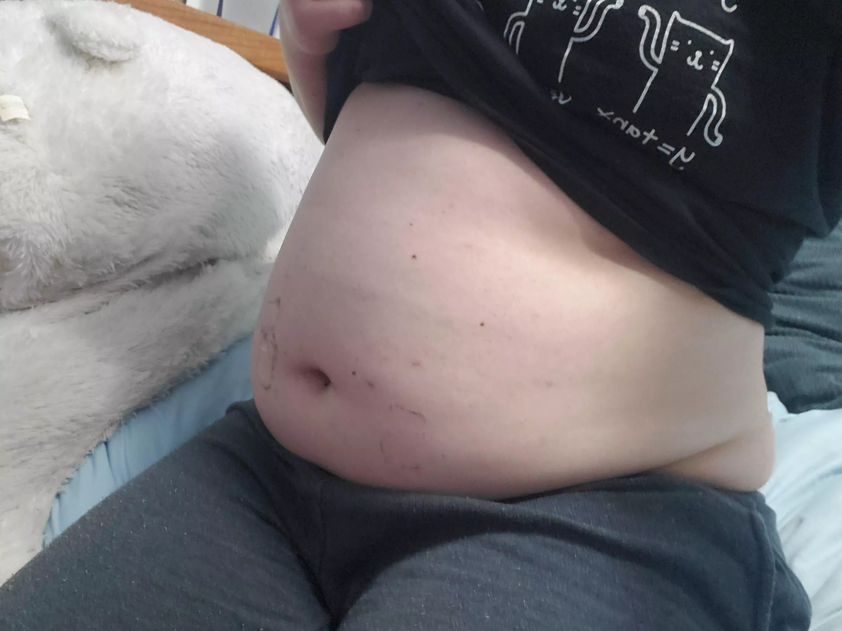 Post bedtime snack belly :3 posted by akitter98