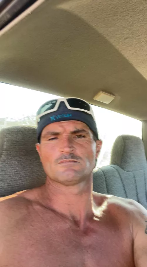 Recently single looking for a chick to kick it with  by Pjrebai