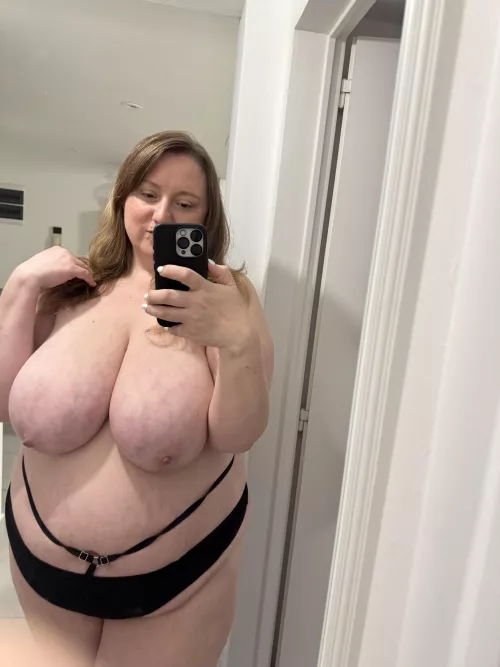 say yes if you'd like to see me fuck a dildo, i actually send by Eliana-Spritz