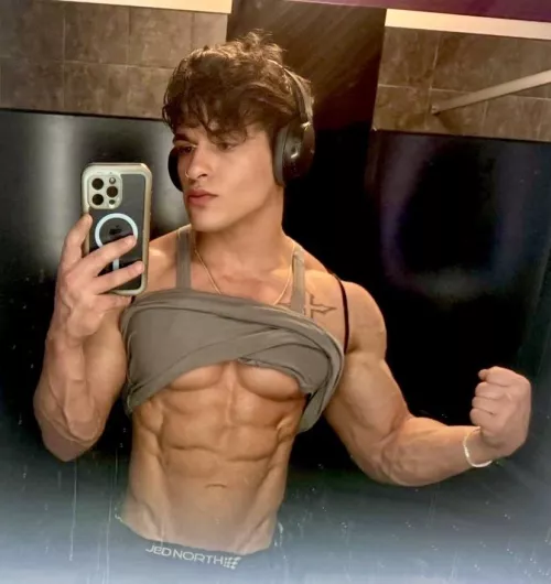 Showing off by HotSelfiesCollector
