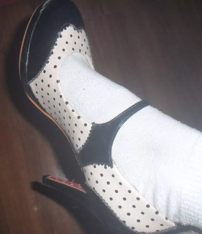 smelly socks 😛 [F] posted by ruzzielle