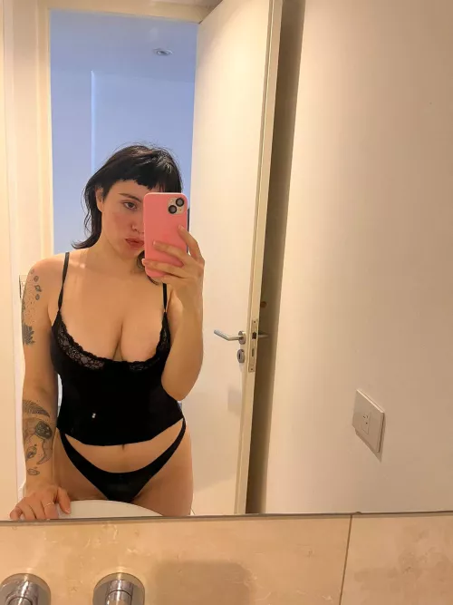 Tell me your size and I give you a bitch name by shashavelour