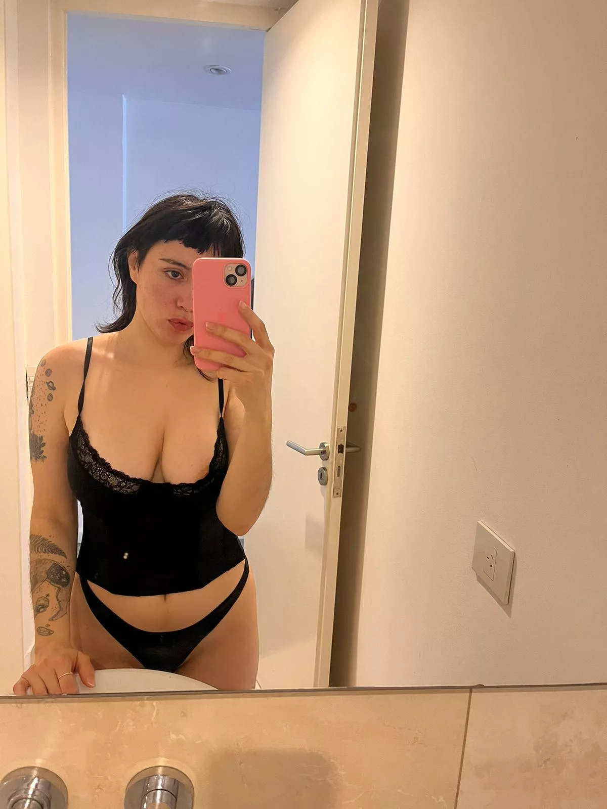 Tell me your size and I give you a bitch name posted by shashavelour