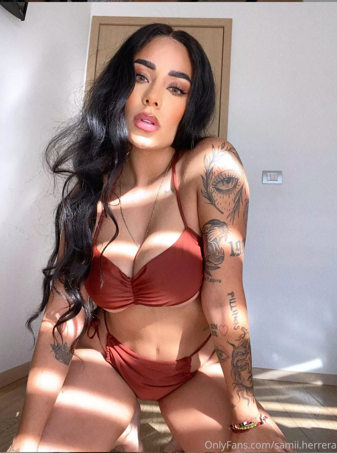 Una Rusa de tremendas tetas posted by Impossible-Name9779