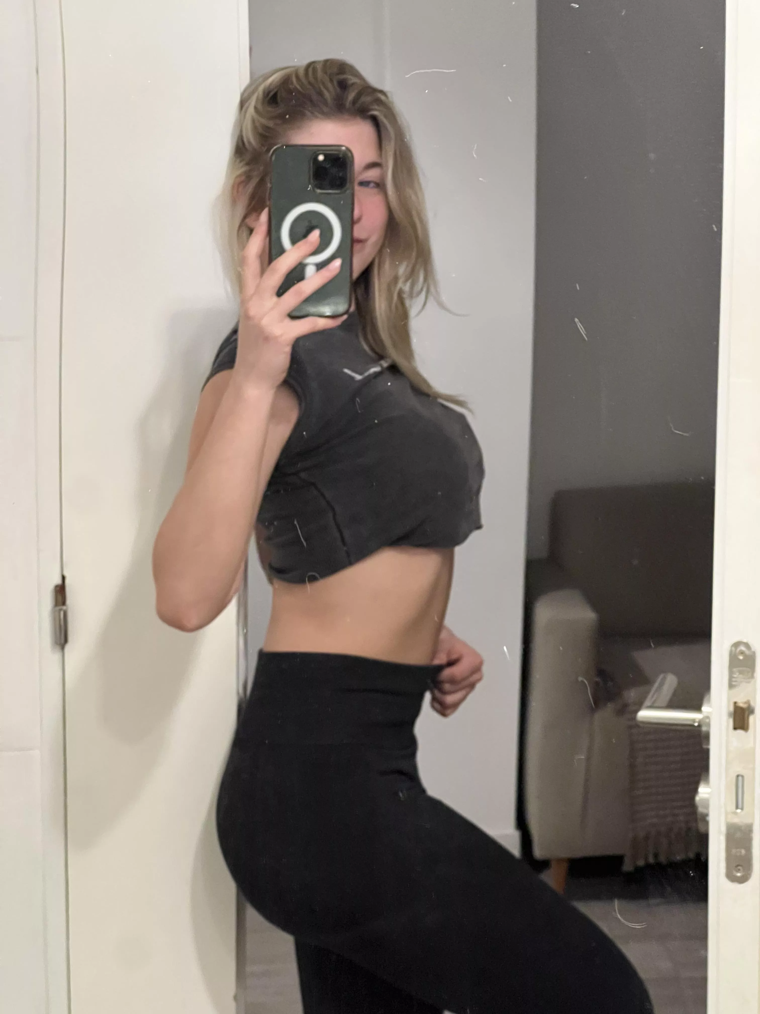 Want to hang out today? Drop me a message! posted by oliviaap02