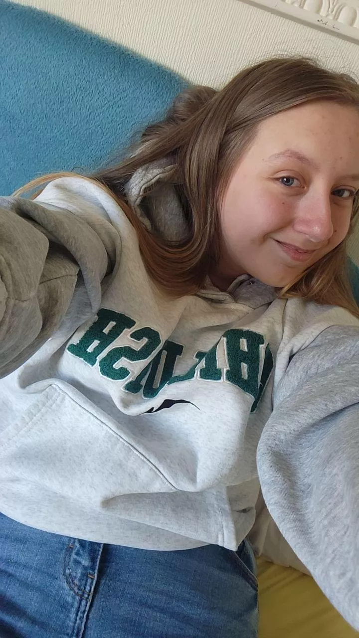 Who thinks I'm hot? posted by ShylaG4