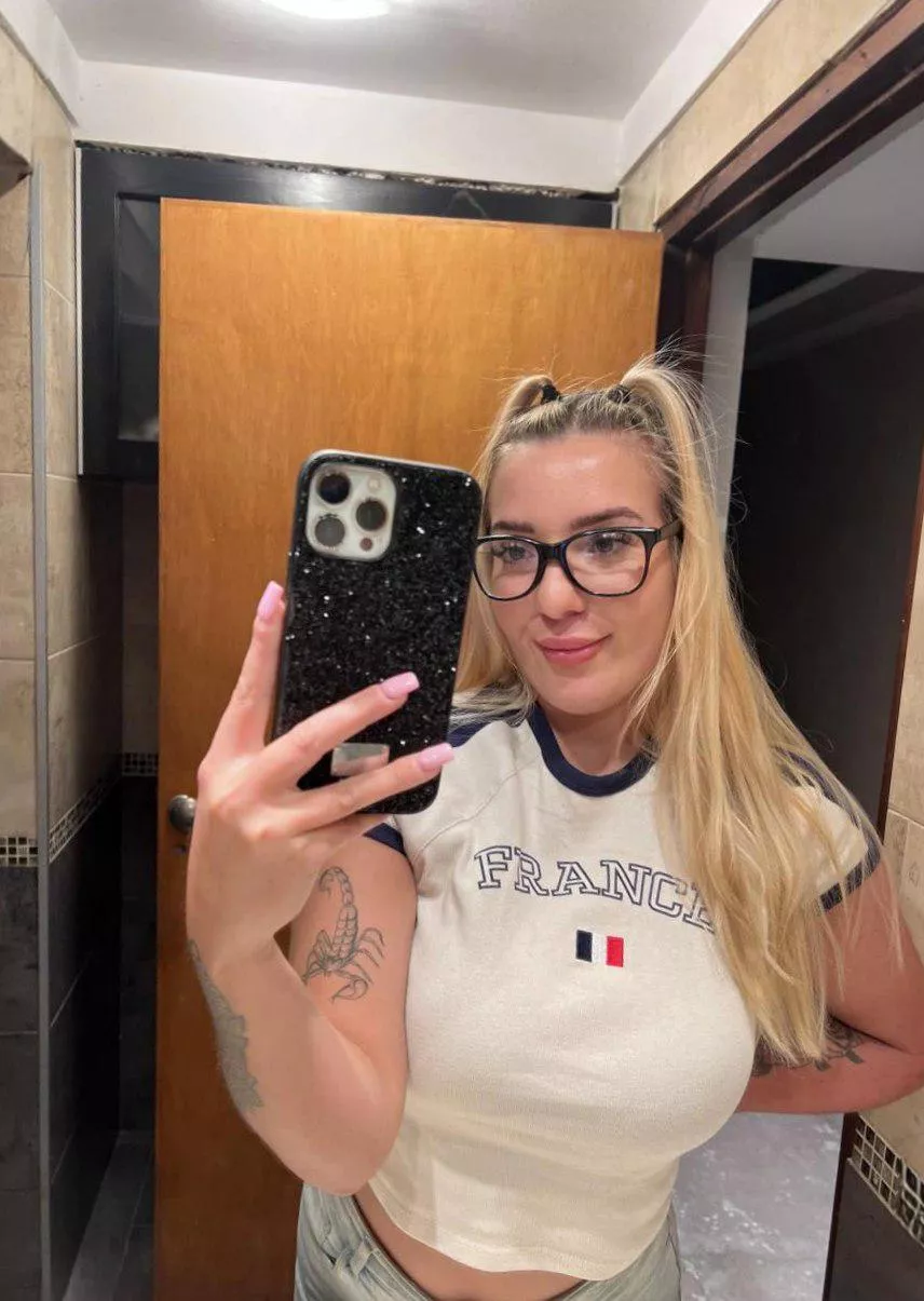 Who’s ready for random fun? 19 F curious to connect posted by Delightful_Shane