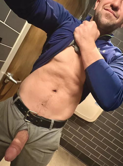 (31) meet me in the bathroom by openlyfriendly