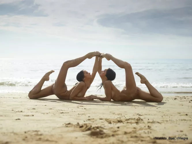 Beach bodies - twins Julietta and Magdalena by b9999998a