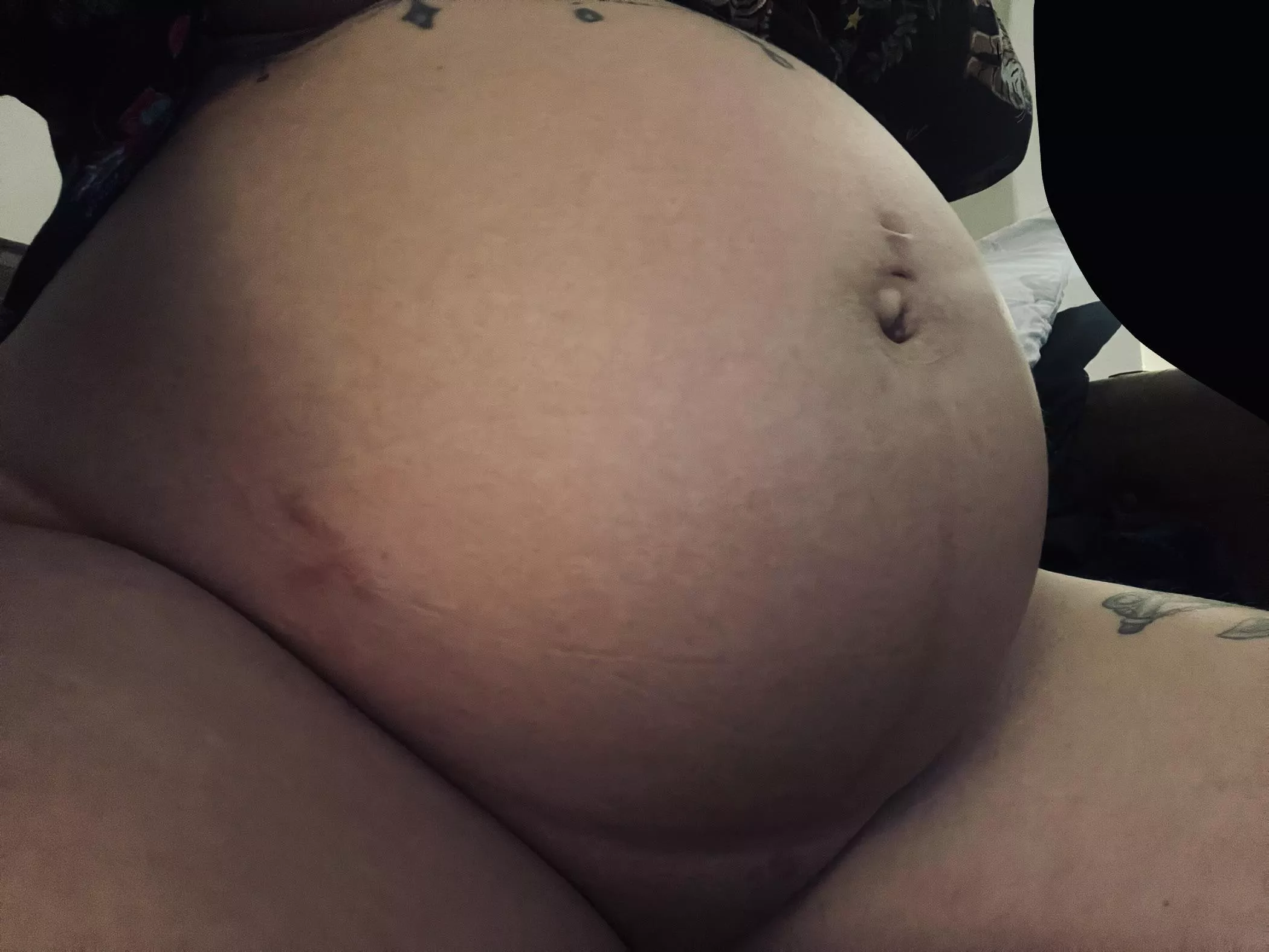 Beautiful pregnant belly 😝 posted by mialouise69