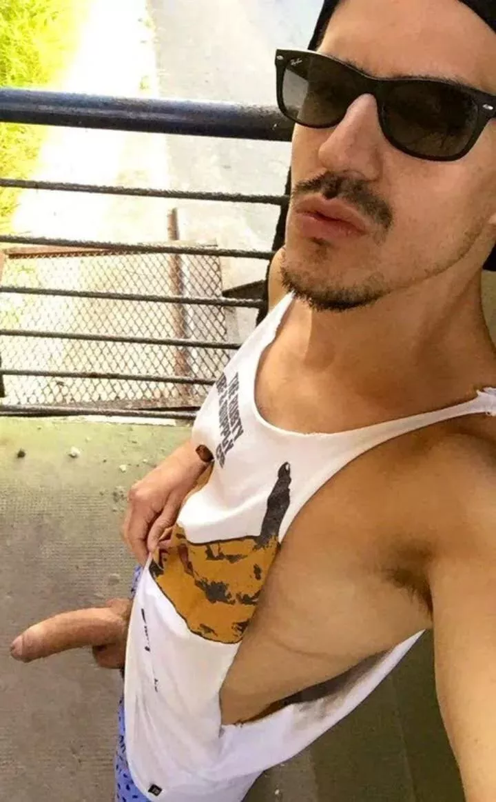 first floor 》mi verga posted by innodecentxl