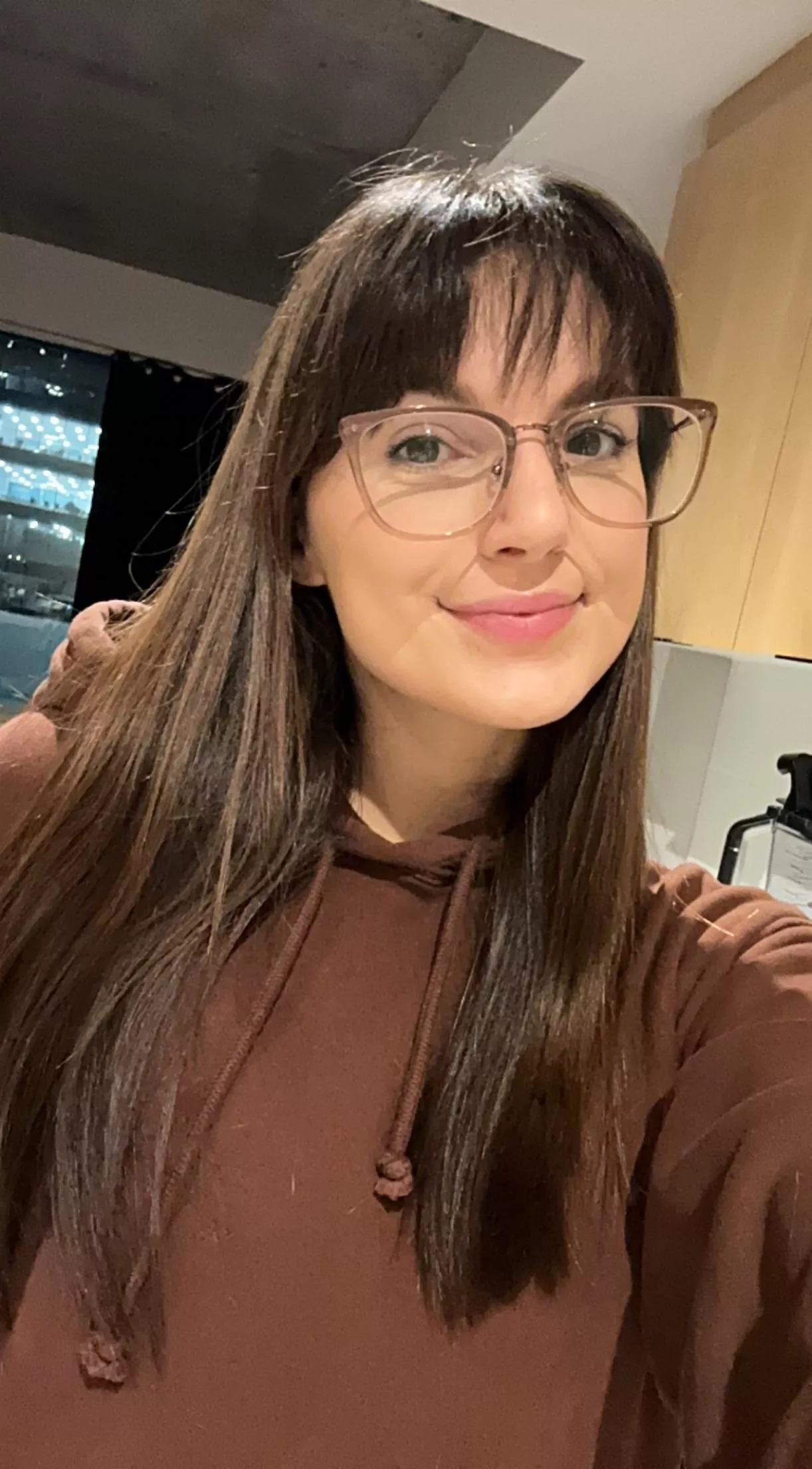 Hello 🤓 posted by Oh_Valentina_