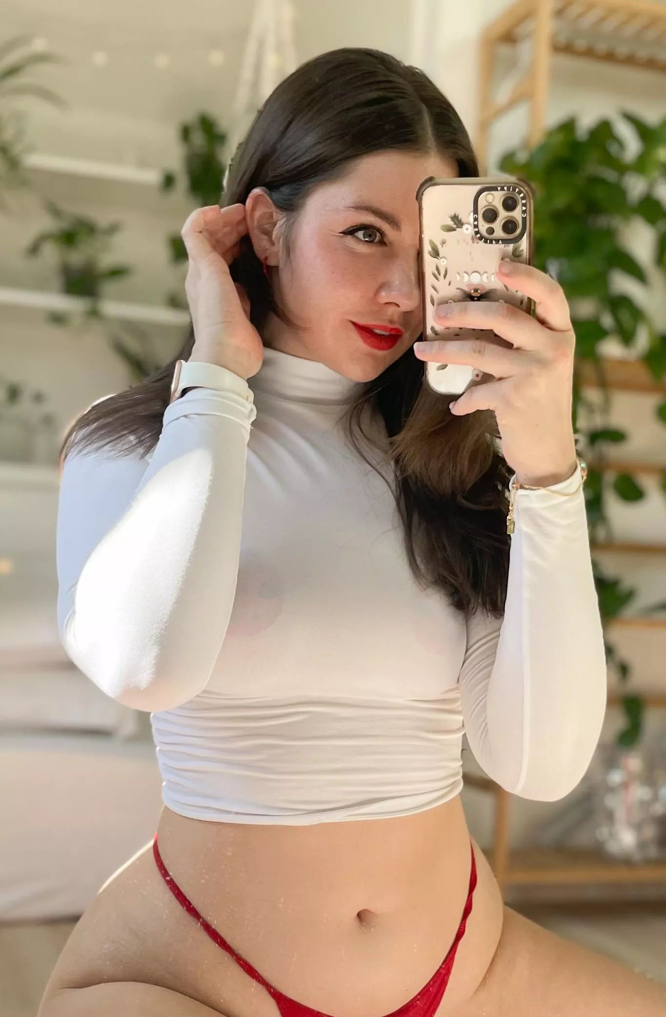 Hip cleavage [F] posted by shibahuskymom