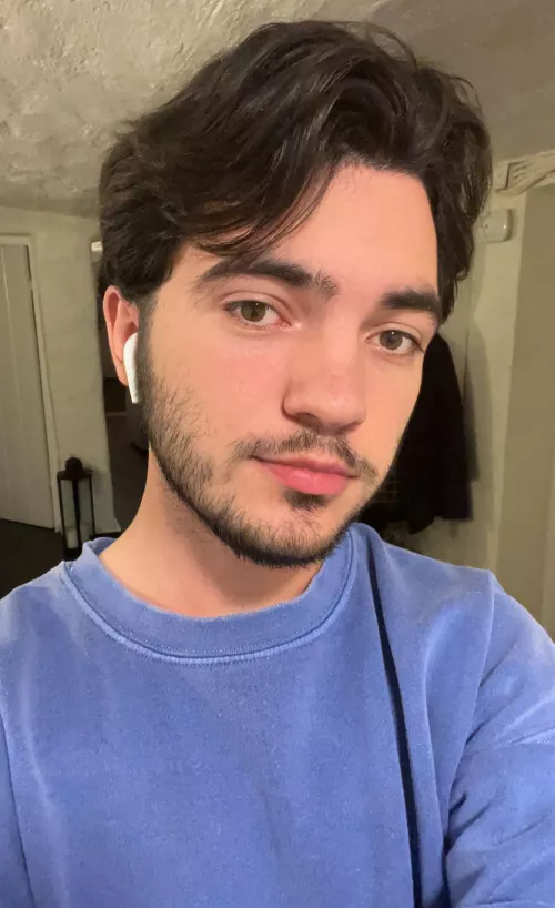 I like how my hair looks here :) by polyglot2002