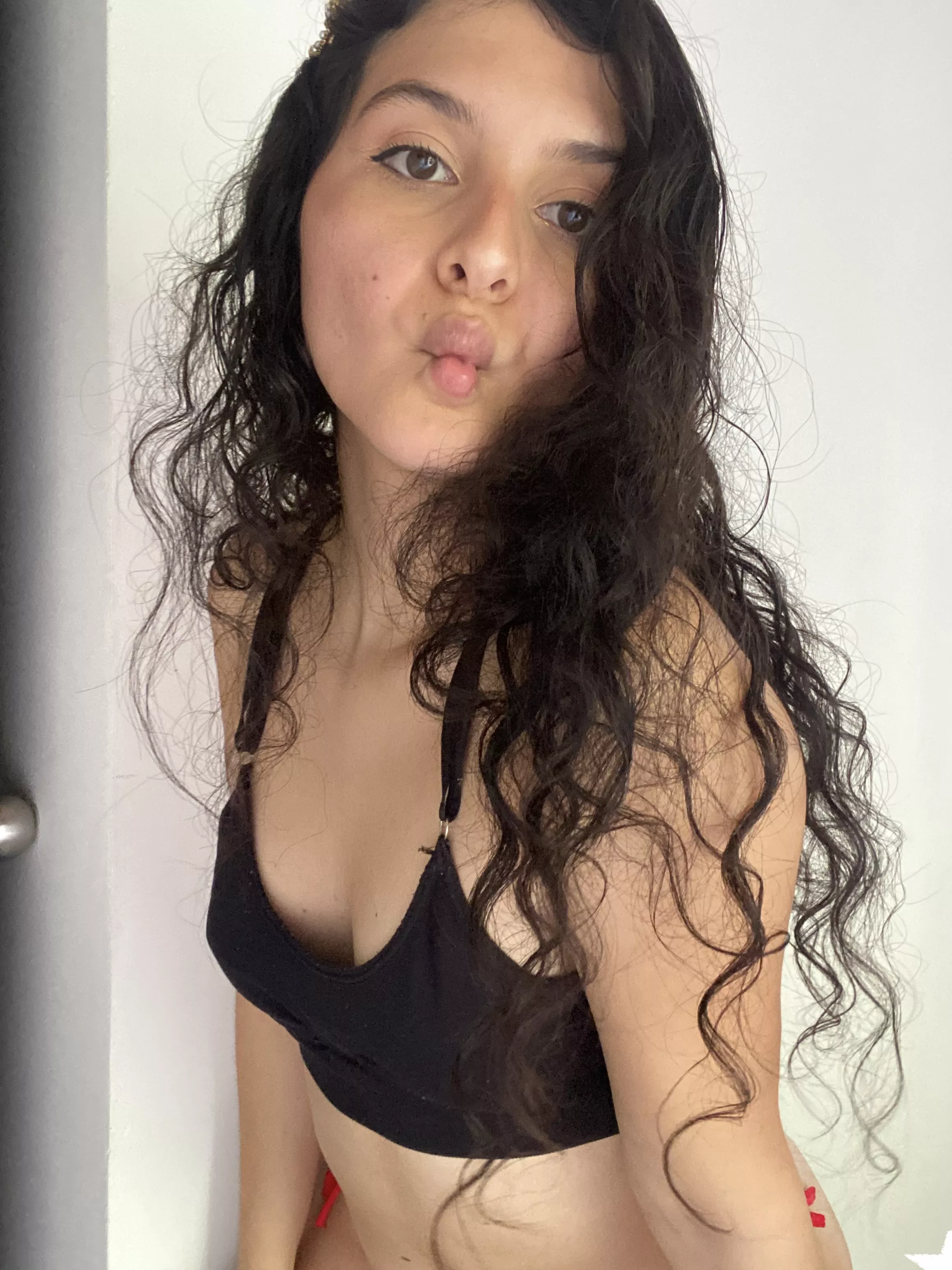 I'll give you head in a public bathroom 👅 posted by TruthMndane4008