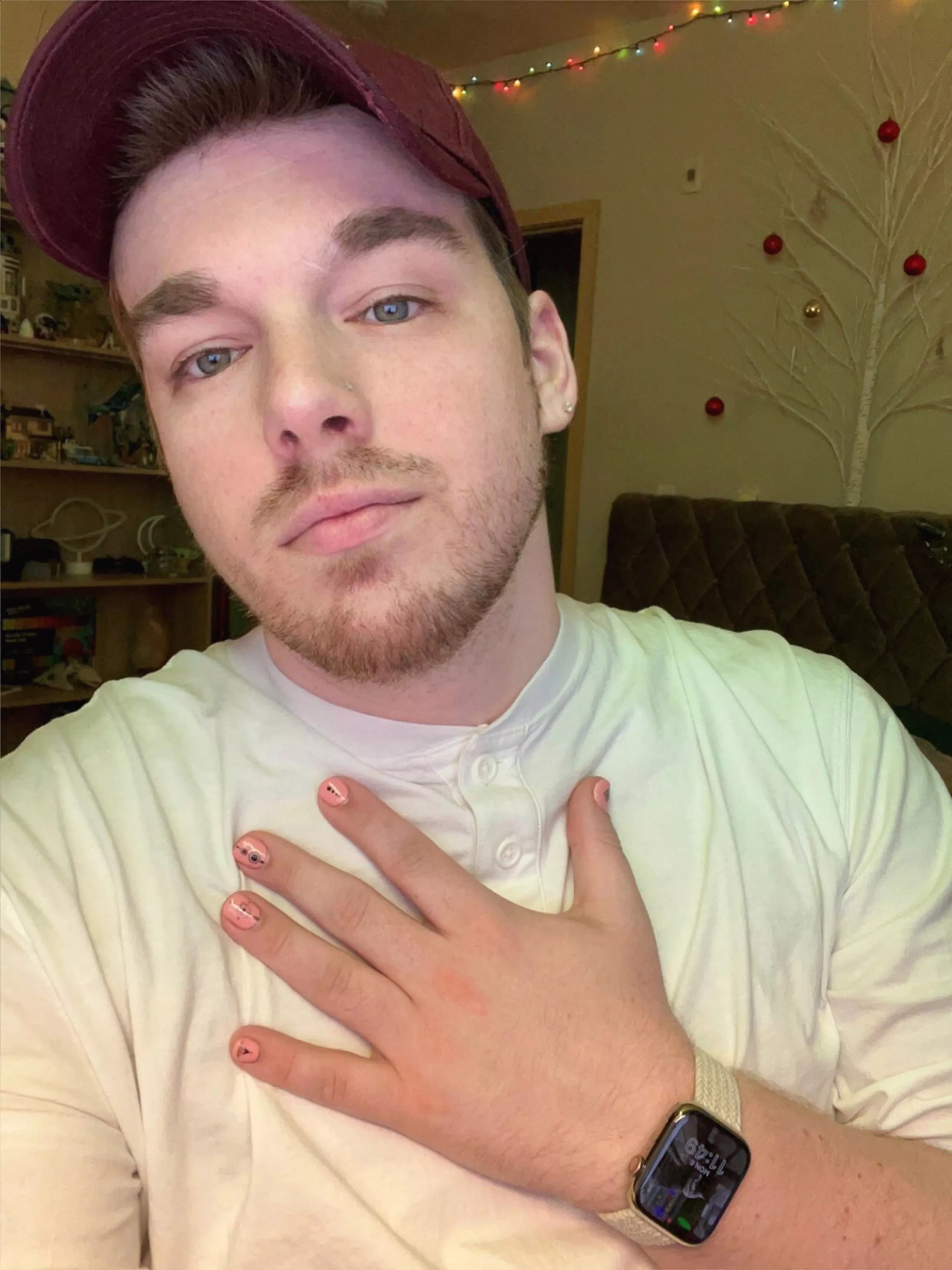 Just discovered nail stickers 😍 posted by ottosoven