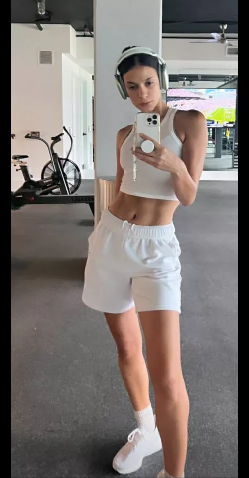 laysla de oliveira is so underrated. would love to jerk with a bud for her tight sexy abs by Sad_Zookeepergame219