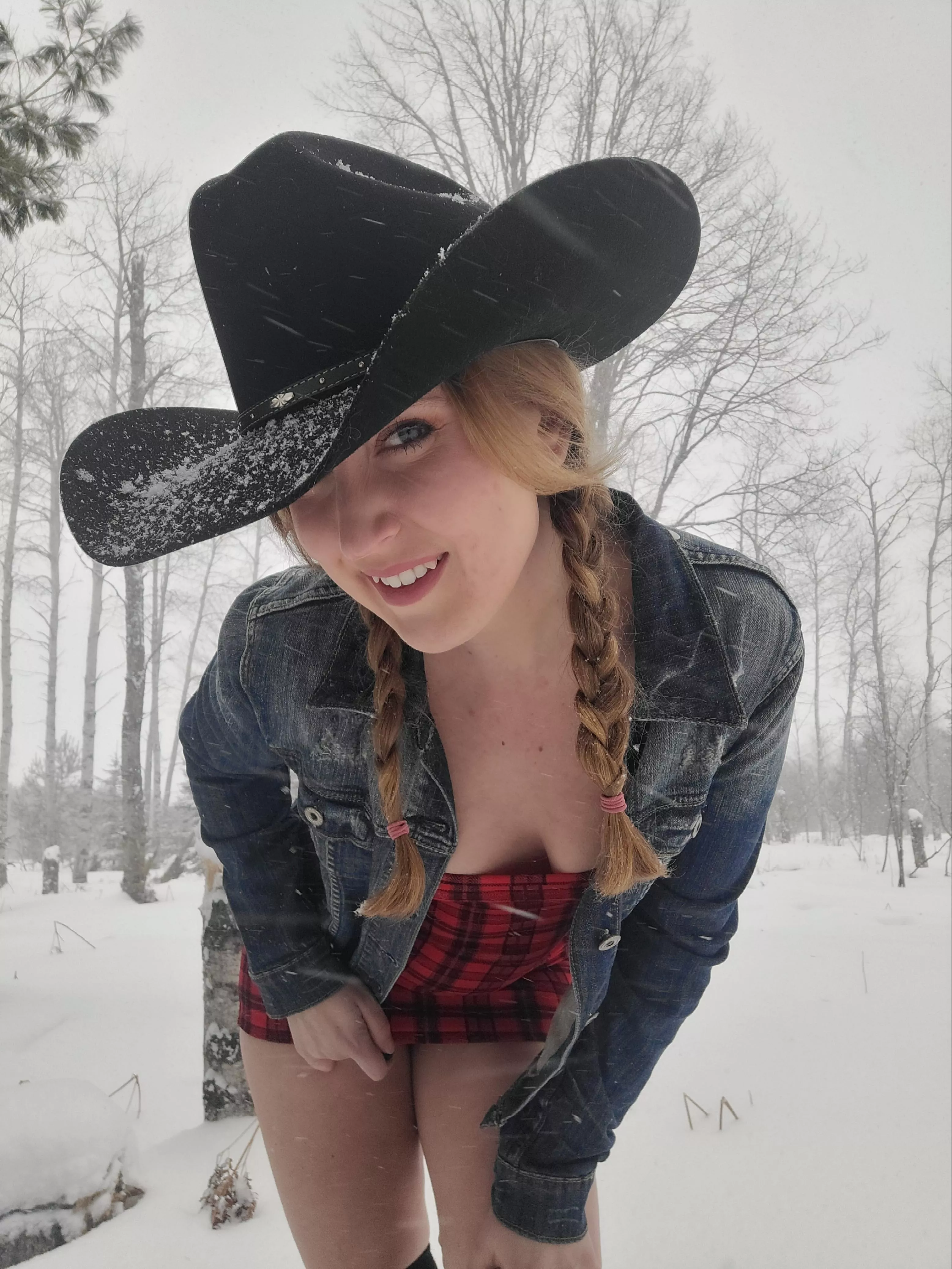 Little jealous of the ladies posting green and warm pictures. I'll be buried in snow for next couple months. Still play naked in the snow though 😜 posted by Northernexposure9191