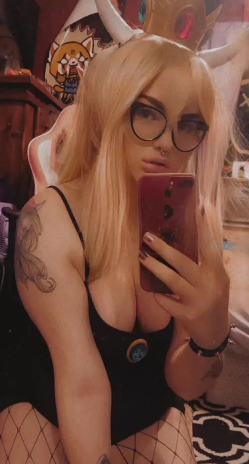 Made the costume myself 😅 not the best at cosplay but it was fun. by skylatransgirl