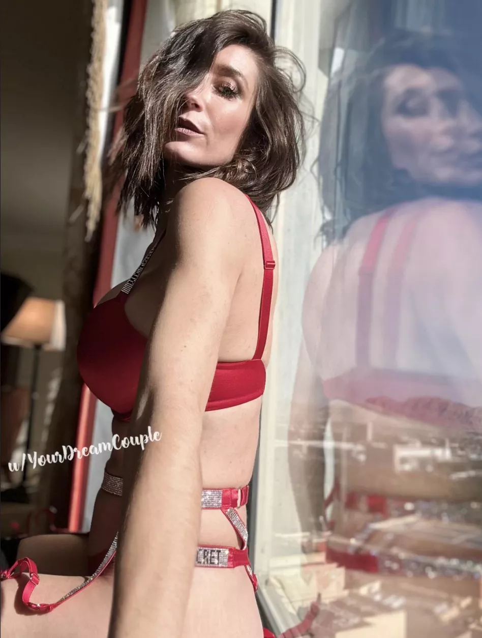 Naughty in red [F] posted by YourDreamCouple