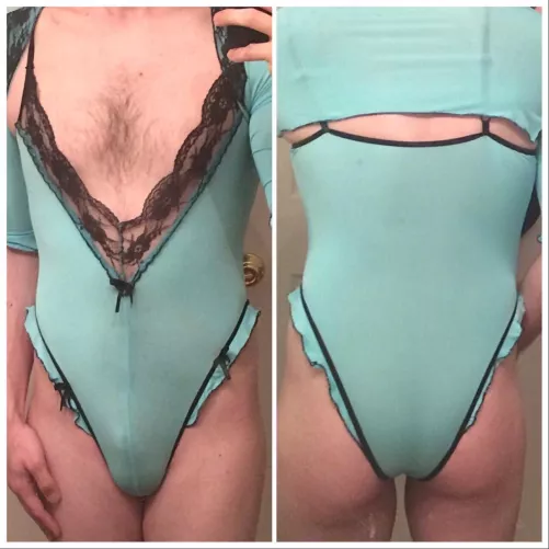 Old pic of me by iwearVS