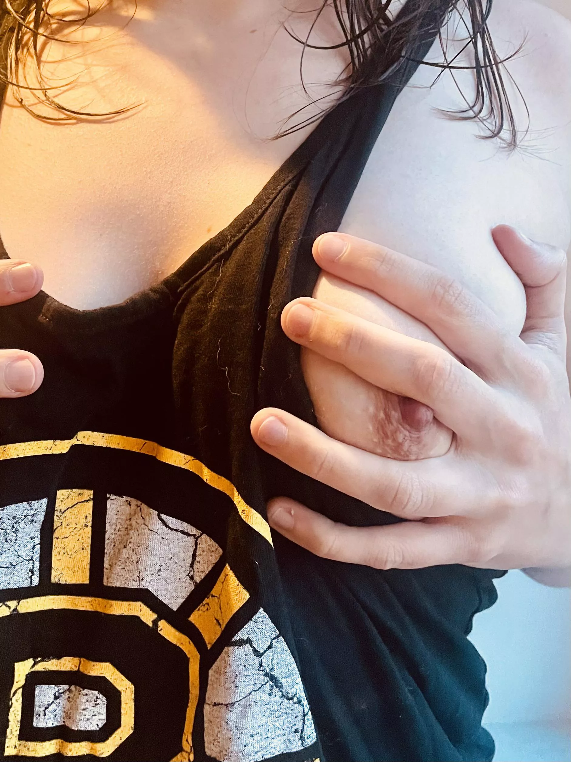 Park yourself in the crease, and be ready to drive it home 😉🖤💛 posted by ourlittlesecret88