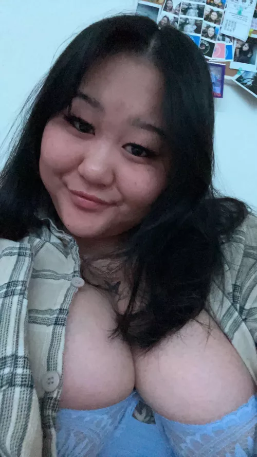 Perky and chubby tits by Ellie_belliee