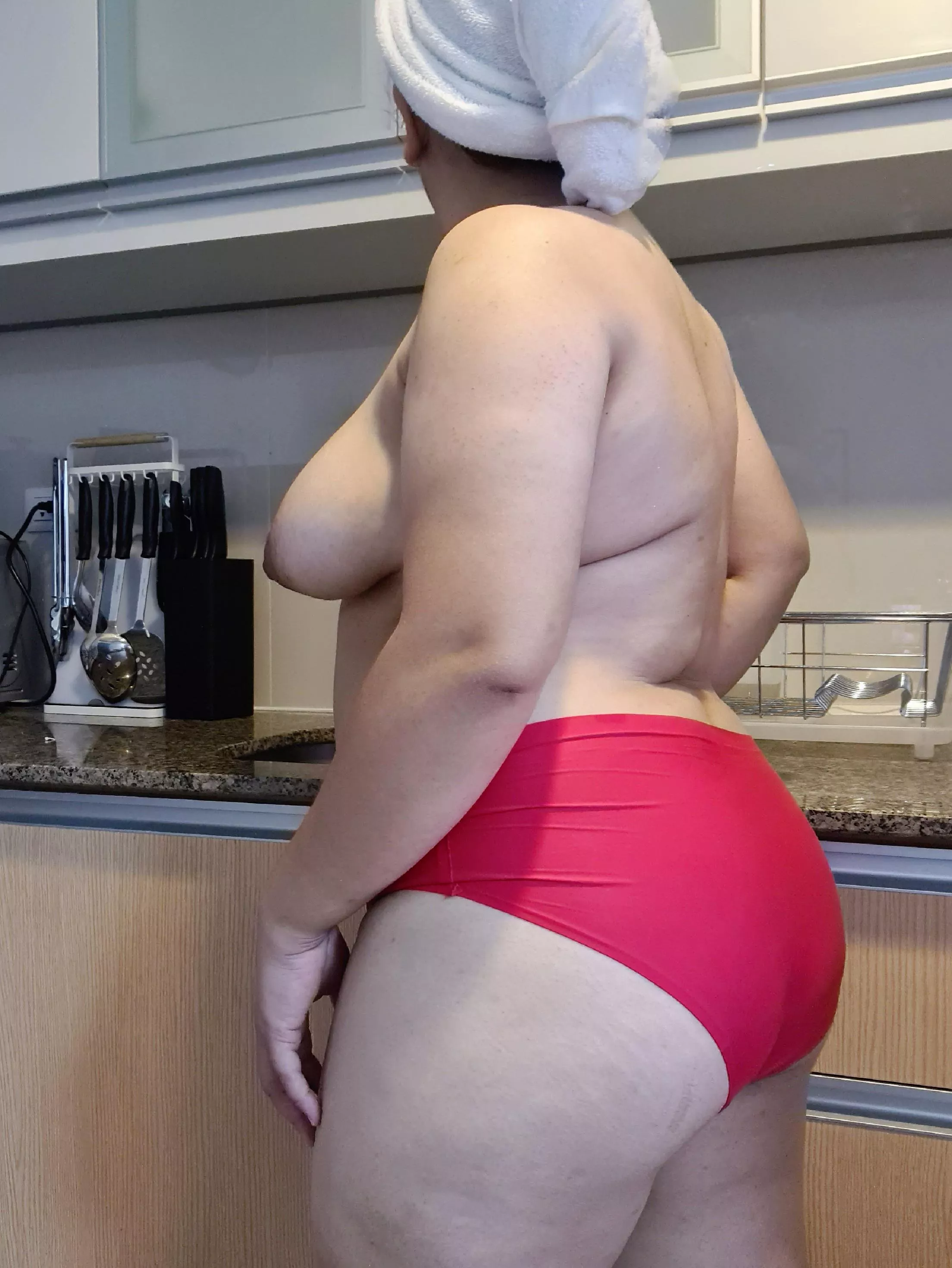 POV: I'm your stay-at-home wi(f)e posted by SweetyAlterEgo