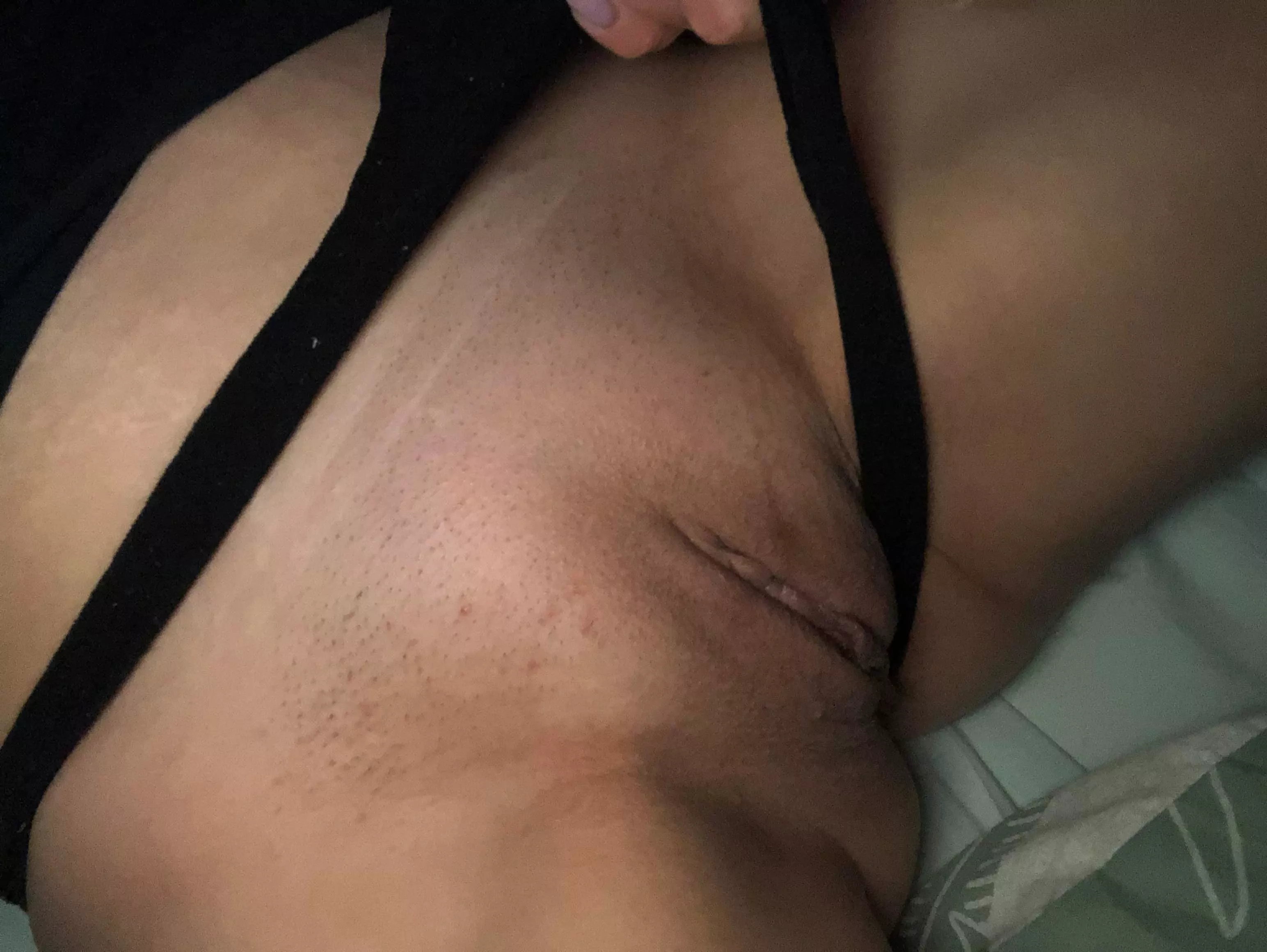 She wakes up wet and ready. Could you resist giving her a load before you go to work? 😏 posted by hersir-n-littlemiss