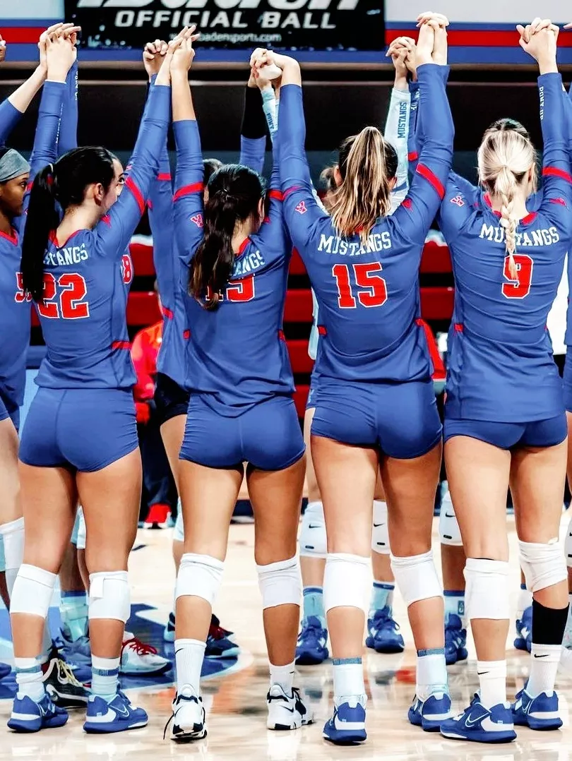 Team Huddle posted by ohjioh