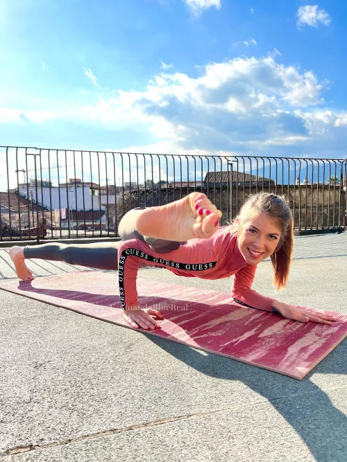 The best foot picture ever! by Amandabluereal