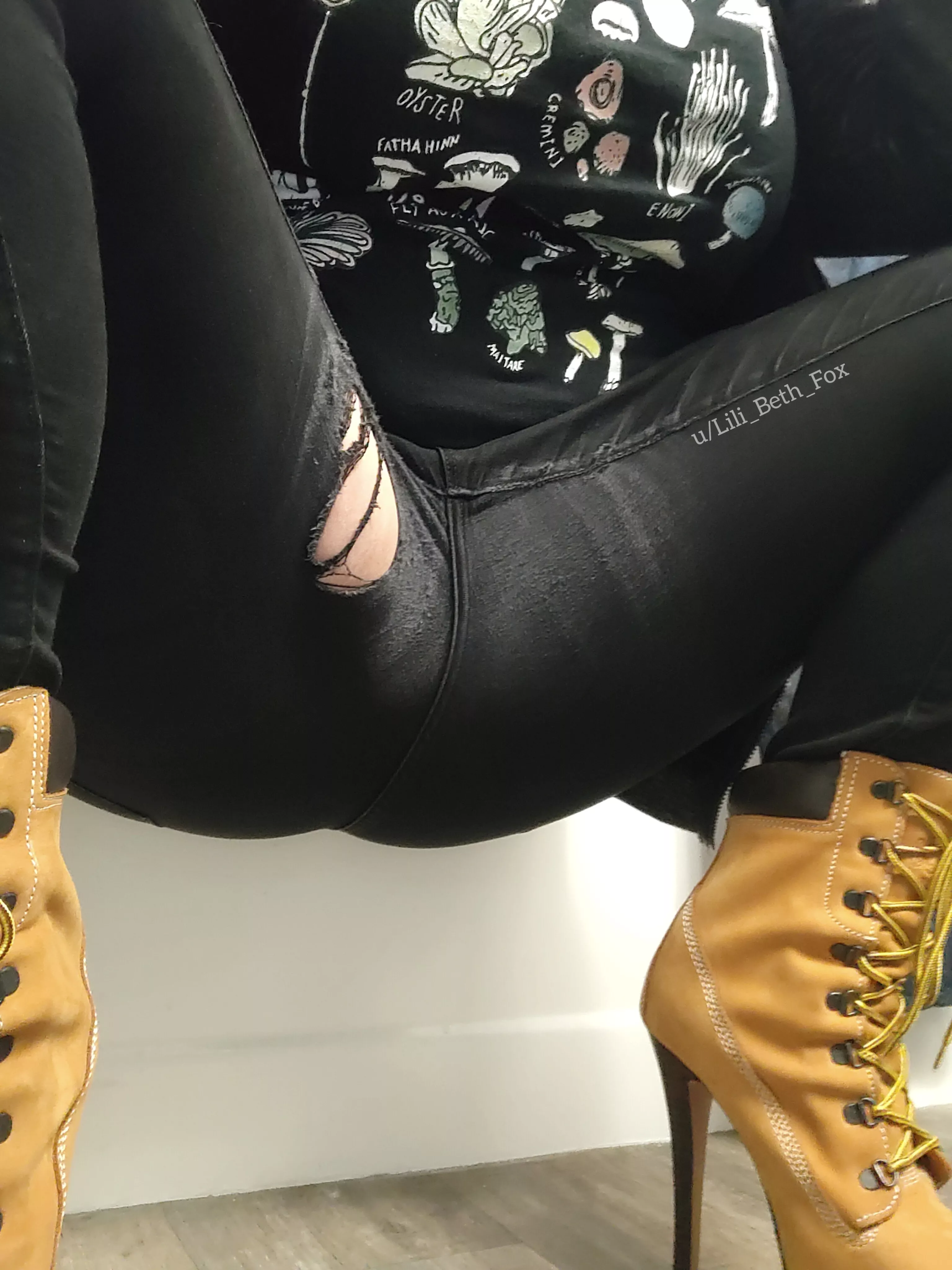 Thighs vs. Jeans... The thighs win again! [OC] posted by Lili_Beth_Fox