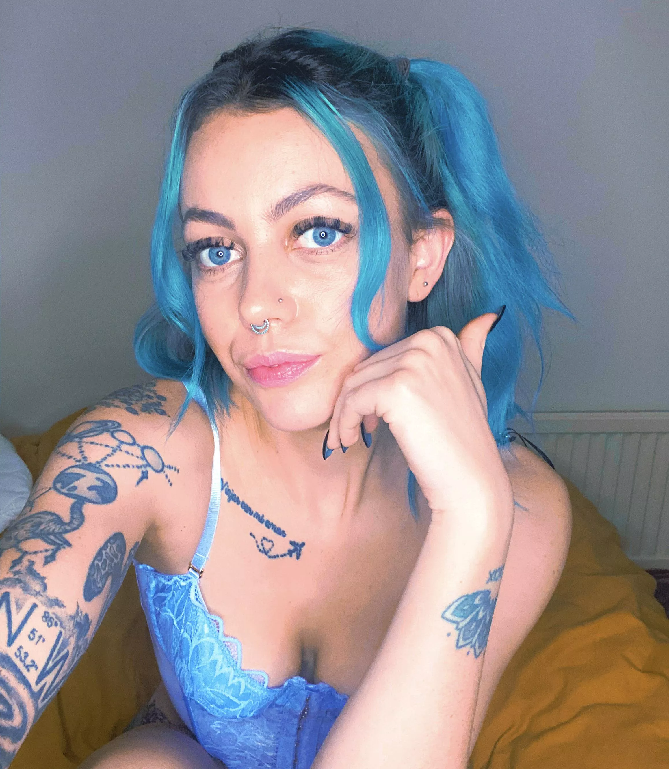 Anyone a fan of blue hair ? 🙈💙 posted by LottieNova