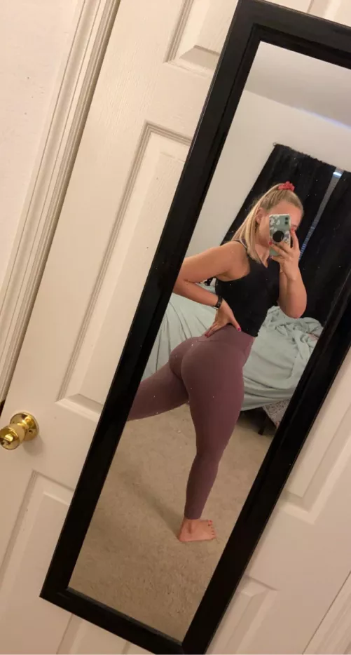 Anyone else like D1 volleyball players?🥵💦 by naughtyblonde7