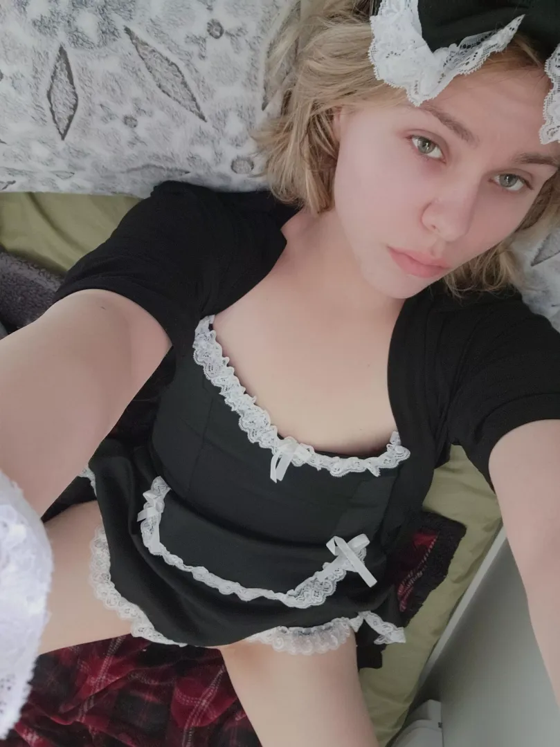 been having a maid fantasy lately, want to serve badly by Carmiesftm