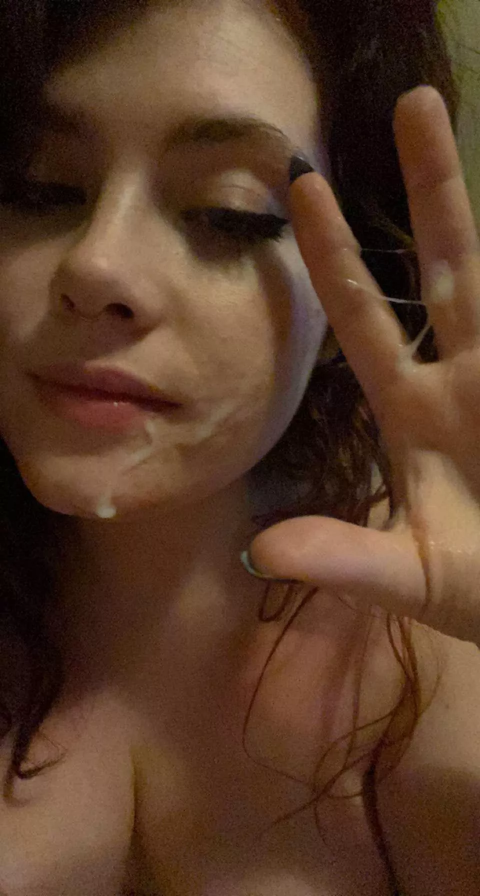 Cumshot on her face posted by whoredegrader10