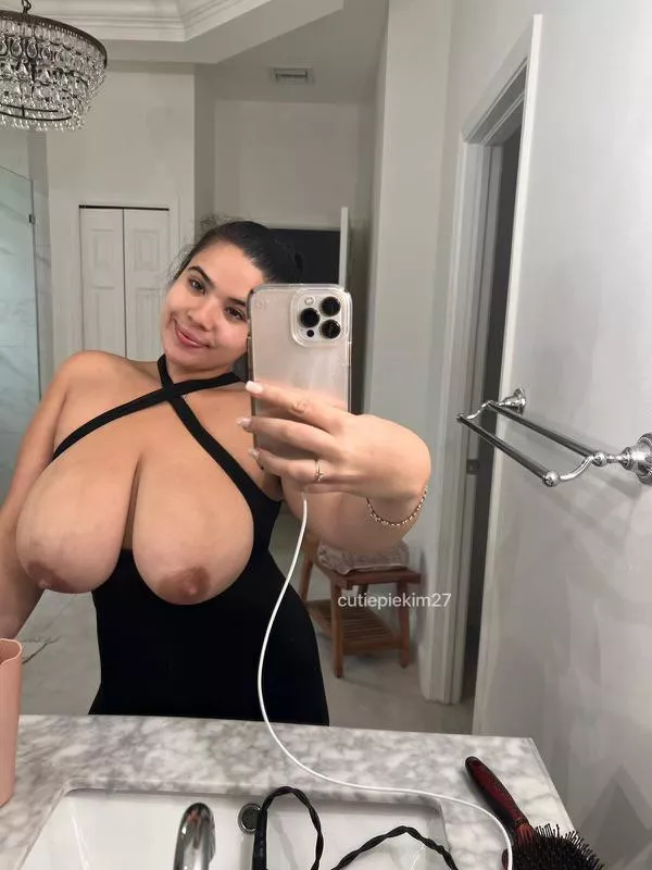 Do you like my tits out? posted by Cutiepiekim27