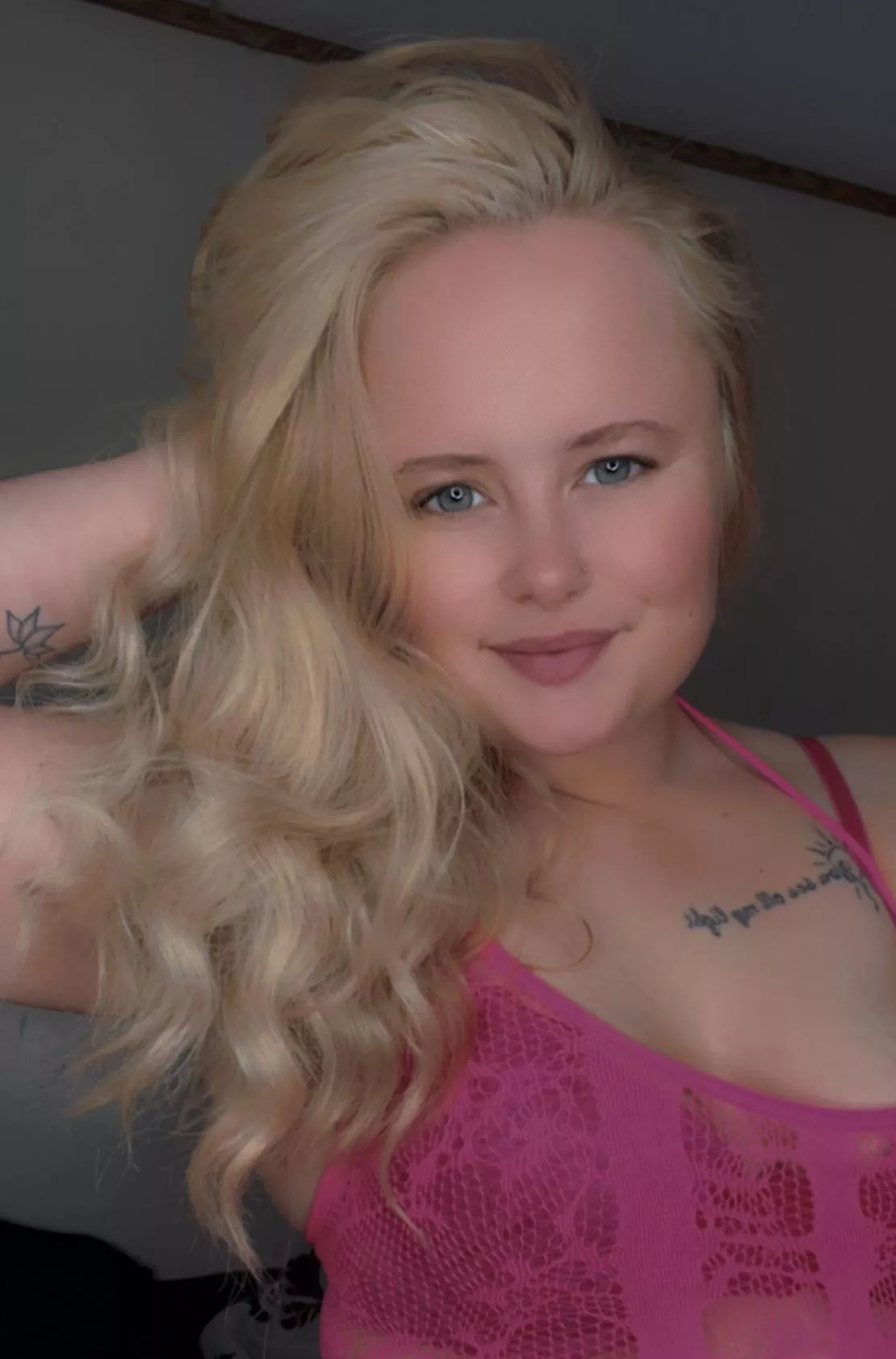 Do you love a blonde? $5 sale link in comments 😝 posted by Thatgirl2242