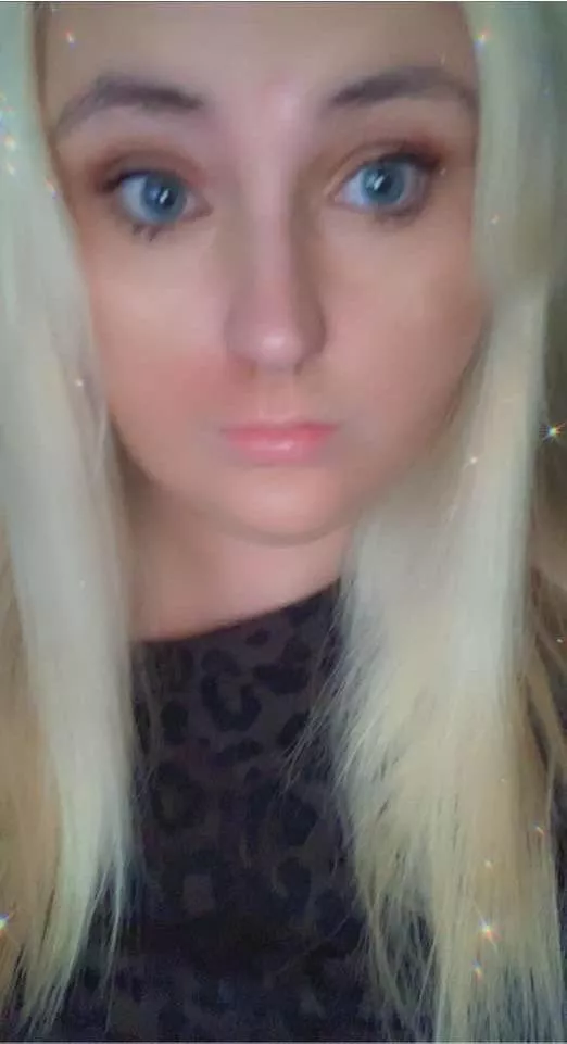 Do you think I’m pretty, or nah? posted by breezy6226