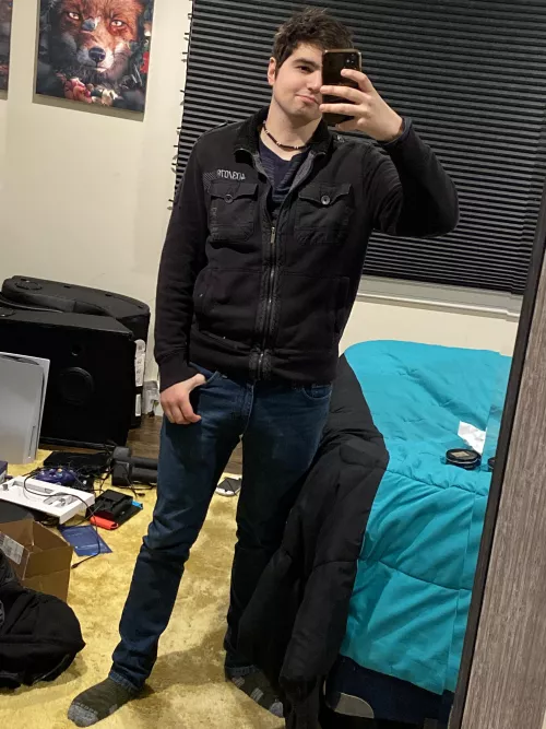 Does anyone know how your supposed to just interact with strangers and make friends? Cause ngl it seems impossible and my brain just won’t let me do it lol by Aqua_Master_