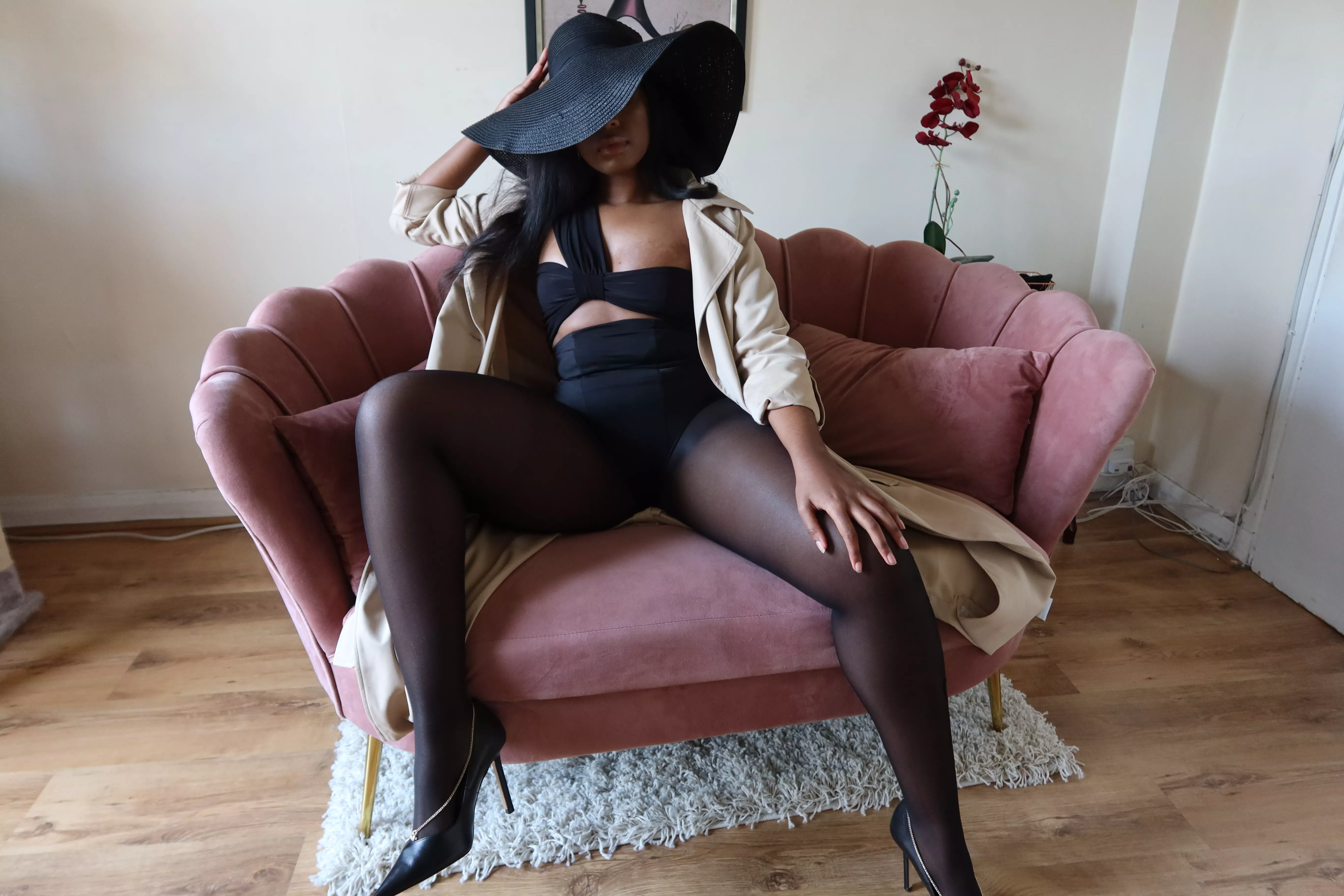 Don’t leave me waiting 💋 posted by jchronicals